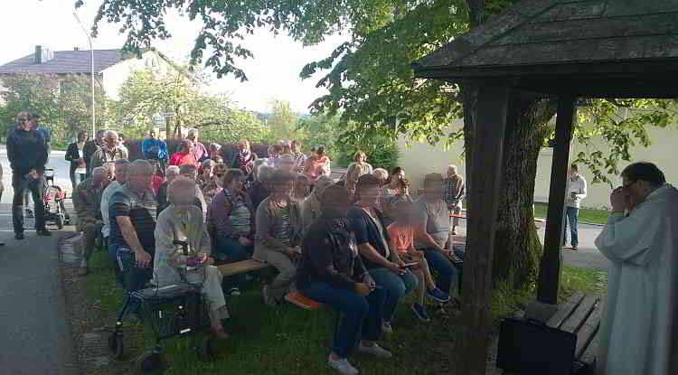 Maiandacht bei der Kohlbauerkapelle in Wegscheid - Nachbarschaft kommt zusammen